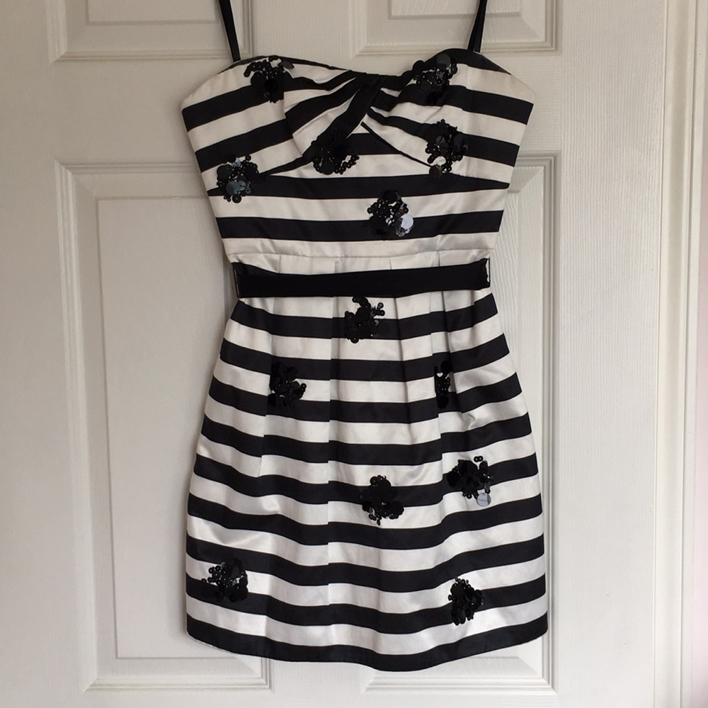 BCBG MAXAZRIA Strapless Dress